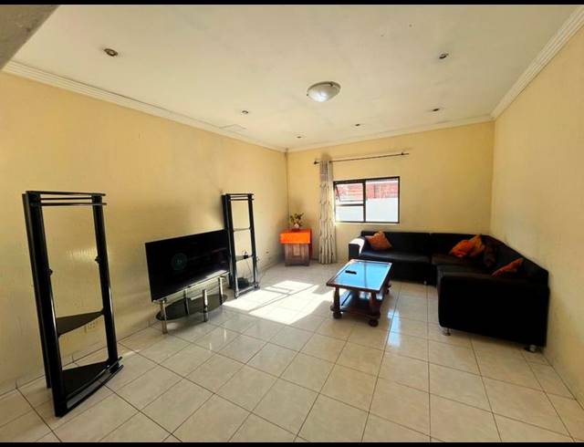 5 BEDROOM HOUSE FOR SALE IN SHARON PARK